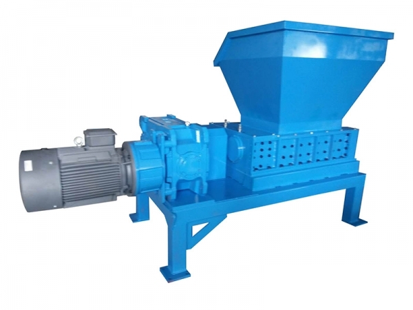 可滿足各種行業廢料回收要求的單軸撕碎機